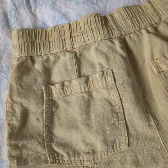 Light yellow linen/lyocell blend shorts - Picture 4 of 6